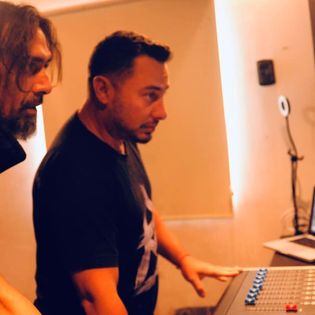 Mario Magno y Sebastián Perkal trabajando sobre una toma
